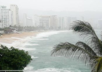 Boris y la depresión Tres-E ponen en alerta al Pacífico mexicano