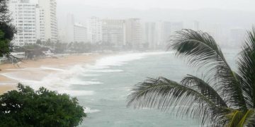 Boris y la depresión Tres-E ponen en alerta al Pacífico mexicano