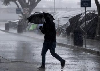 Pronostican lluvias intensas y evolución de ciclón tropical frente a Guerrero