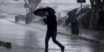 Pronostican lluvias intensas y evolución de ciclón tropical frente a Guerrero