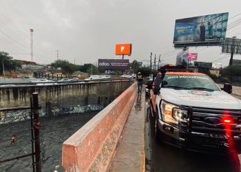 Lluvias intensas provocan inundaciones y rescates en Monterrey