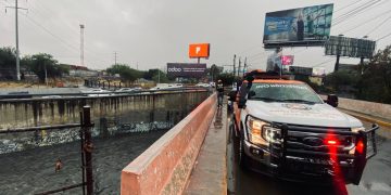 Lluvias intensas provocan inundaciones y rescates en Monterrey