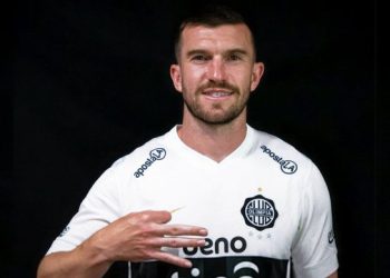 Olimpia le da la bienvenida a Tim Payne, el mediático futbolista neozelandés