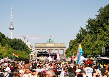 Vehículo atropella a varias personas durante fiesta del Orgullo LGTBI en Berlín