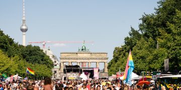 Vehículo atropella a varias personas durante fiesta del Orgullo LGTBI en Berlín
