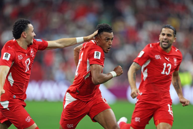 Con un tanto de Breel Embolo en el minuto 10 y otro de Dan Ndoye en el 46, Suiza derrotó a Argelia por 2-0 y la eliminó de los dieciseisavos de final del Mundial 2026