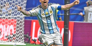Los goles de Enzo Fernández, decisivo con un cabezazo en el minuto 93; Lionel Messi, en el 84, y Cristian ‘Cuti’ Romero, en el 79, remontaron este martes dos goles en contra frente a Egipto (3-2) en su partido de los octavos de final del Mundial 2026 para clasificar a la vigente campeona Argentina para cuartos.