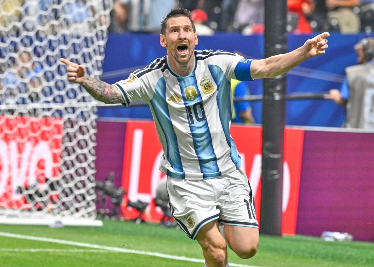 Los goles de Enzo Fernández, decisivo con un cabezazo en el minuto 93; Lionel Messi, en el 84, y Cristian ‘Cuti’ Romero, en el 79, remontaron este martes dos goles en contra frente a Egipto (3-2) en su partido de los octavos de final del Mundial 2026 para clasificar a la vigente campeona Argentina para cuartos.