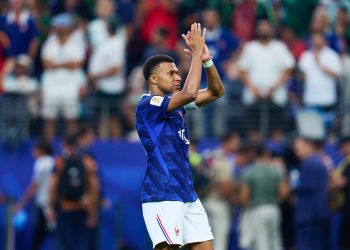 Kylian Mbappé, capitán de la selección francesa, fue crítico con el desempeño de su equipo, tras perder por 0-2 ante España en las semifinales