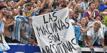 Los jugadores de la selección Argentina defendieron el haber exhibido este miércoles, tras el triunfo ante Inglaterra en las semifinales del Mundial 2026, una bandera con la leyenda 'las Malvinas
