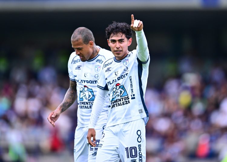 El venezolano Salomón Rondón anotó este sábado un doblete en la victoria del Pachuca de 0-3 sobre los Pumas UNAM