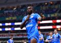 El nigeriano Christian Ebere convirtió un gol en los finales del partido para darle este martes a Cruz Azul una victoria por 2-1