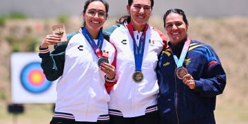 La primera presea dorada llegó en la prueba mixta, donde Alejandra Valencia y Matías Grande superaron con autoridad a la pareja de Colombia por 6-0
