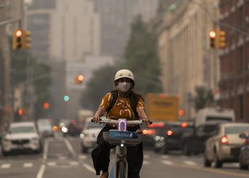 Trump amenaza a Canadá con más aranceles tras acusarles de “negligencia” por los incendios