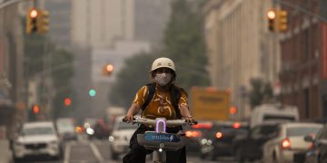 Trump amenaza a Canadá con más aranceles tras acusarles de “negligencia” por los incendios