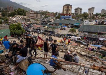 Aumenta a 2 mil 295 la cifra de muertos por los devastadores terremotos en Venezuela