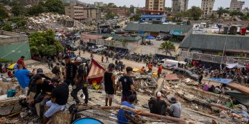 Aumenta a 2 mil 295 la cifra de muertos por los devastadores terremotos en Venezuela