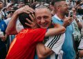 Miles de españoles animaban este sábado por la noche a la selección española en vísperas de la final del Mundial 2026 que jugará el domingo España ante Argentina, con Times Square