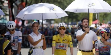 El mexicano Isaac del Toro (UAE Emirates XRG), tercero de la general y maillot blanco de mejor joven del Tour de Francia
