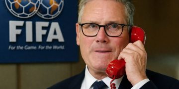 El primer ministro del Reino Unido, Keir Starmer, habría intervenido ante la FIFA para impedir que se modificara el horario del partido entre México e Inglaterra