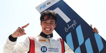 El piloto mexicano Noel León consiguió una victoria histórica al imponerse en la carrera principal de la Fórmula 2 en Hungría