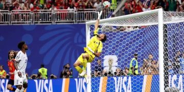 Vozinha: “Quiero un equipo que me quiera como futbolista, no por marketing”