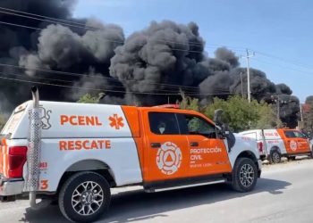 Fuerte incendio en Nuevo León deja tres hombres heridos y un desaparecido