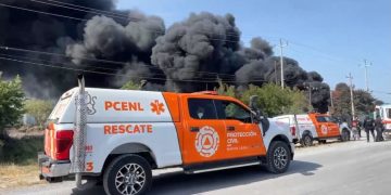 Fuerte incendio en Nuevo León deja tres hombres heridos y un desaparecido