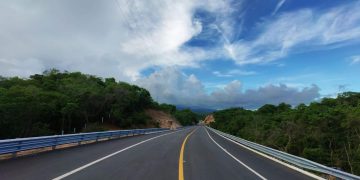 Modernización de la carretera Salina Cruz-Zihuatanejo beneficiará a casi 2 millones de personas: SICT