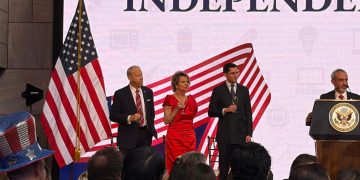 Embajador de EU destaca cooperación con México durante celebración del 250 aniversario de la Independencia