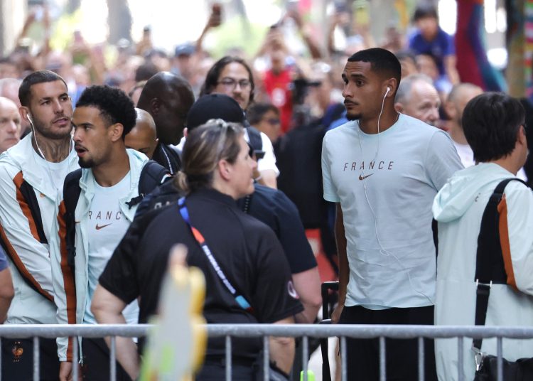 La selección de Francia llegó a las 18:13 hora local (+5 GMT) de este domingo a Dallas procedente de Boston, para ultimar su preparación de cara a las semifinales