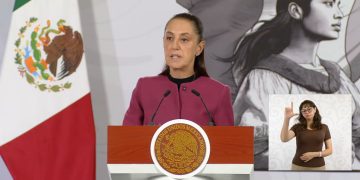 Sheinbaum respalda regular celulares en escuelas; SEP alerta sobre riesgos del uso excesivo