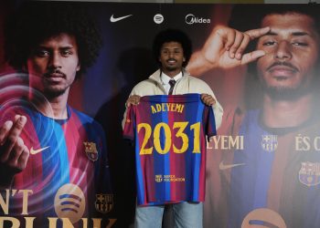Karim Adeyemi firma con Barcelona hasta 2031