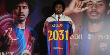 Karim Adeyemi firma con Barcelona hasta 2031