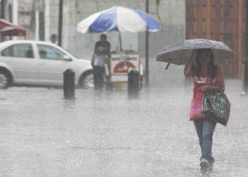 Ondas tropicales 14 y 15 provocarán lluvias torrenciales en México