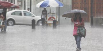 Ondas tropicales 14 y 15 provocarán lluvias torrenciales en México