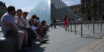 Louvre reabre la Galería de Apolo tras el robo de las Joyas de la Corona