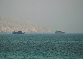 Donald Trump asegura que el estrecho de Ormuz permanece abierto pese al anuncio de Irán