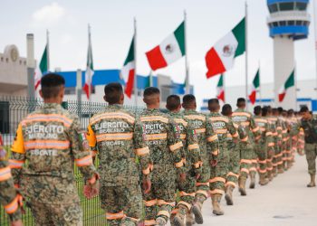 Condecoran a rescatistas de México y la UE por apoyo tras el doble terremoto en Venezuela