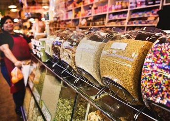 Pequeños comercios aumentan ventas por partidos del Mundial en México