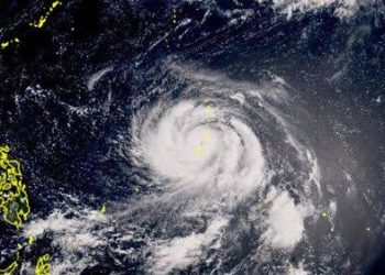 El tifón Bavi amenaza a China, Taiwán y Japón con lluvias torrenciales, oleaje extremo y cancelaciones masivas