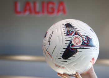 Presentan las clave de incorporación del nuevo balón conectado en LALIGA EA SPORTS, bajo el título “Balón conectado: claves de su implementación”.