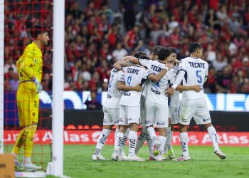 Los Rayados de Monterrey del entrenador argentino Matías Almeyda derrotaron esta noche por 0-2 al Atlas para subir al cuarto lugar del