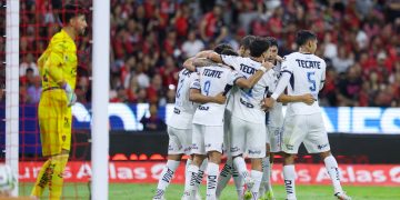 Los Rayados de Monterrey del entrenador argentino Matías Almeyda derrotaron esta noche por 0-2 al Atlas para subir al cuarto lugar del