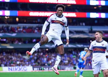 El ecuatoriano Jhojan Julio convirtió un penalti este sábado para darle a los Potros de Hierro del Atlante, una victoria por 2-3 sobre el campeón Cruz Azul