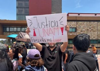 Aspirantes de la UNAM protestan contra posible repetición del examen de admisión