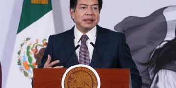 Oposición acusa a Mario Delgado de usar la beca Rita Zetina para promover a Claudia Sheinbaum