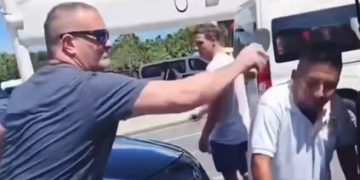 Turista extranjero agrede a chofer de transporte en el Aeropuerto de Cancún