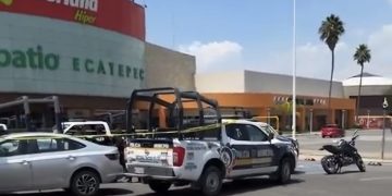 Muere motociclista tras discutir por ocupar cajón de estacionamiento, en plaza comercial de Ecatepec