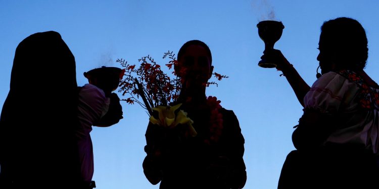Sheinbaum afirma que México mantendrá su independencia y ofrece opciones educativas a jóvenes rechazados